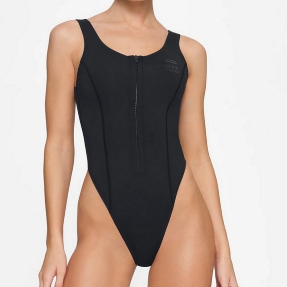 SKIMS Other - Skims Sport Swim Scoop Neck One Piece Onyx Black XXS